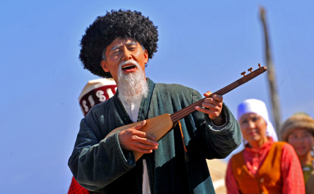 Бүгүн Бишкекте «Комуз күнүнө» карата бир катар иш-чаралар өтөт