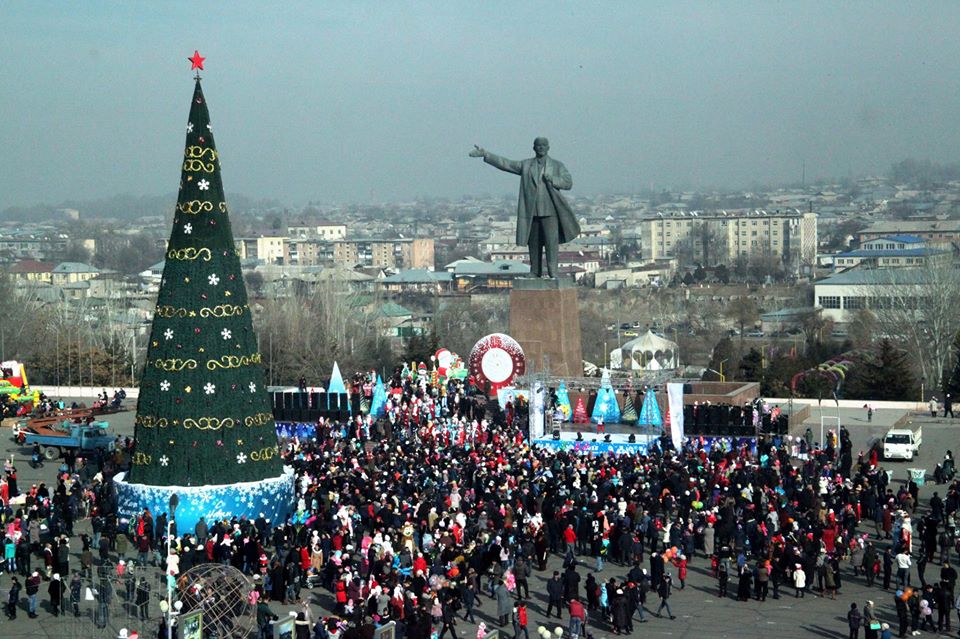 Год ош. Ош Киргизия. Кыргызстан город Ош. Центральный площадь города Ош. Киргизия столица Ош.