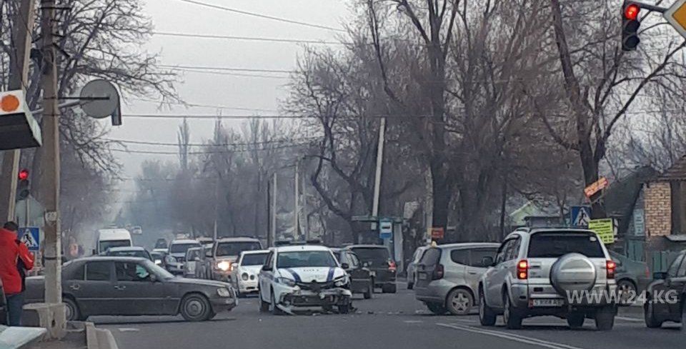 Бишкекте Патрулдук милициянын унаасы бир жумада экинчи ирет жол кырсыгына кабылды