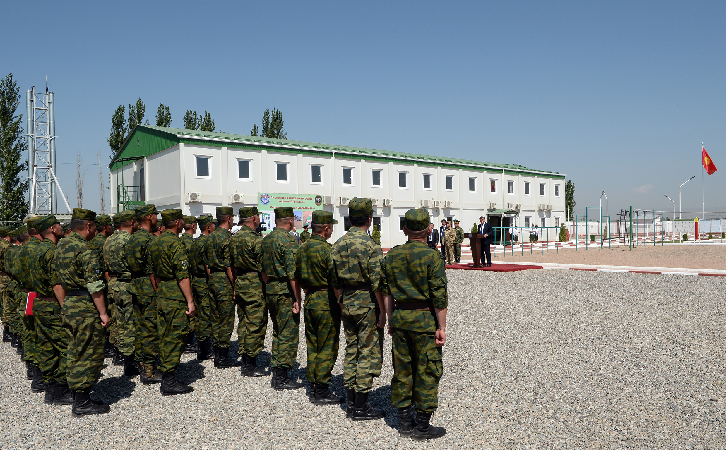 Пограничный кыргызстана. Пограничная застава. Пограничники Таджикистана. Пограничники Кыргызстана. Пограничные заставы Кыргызстана.