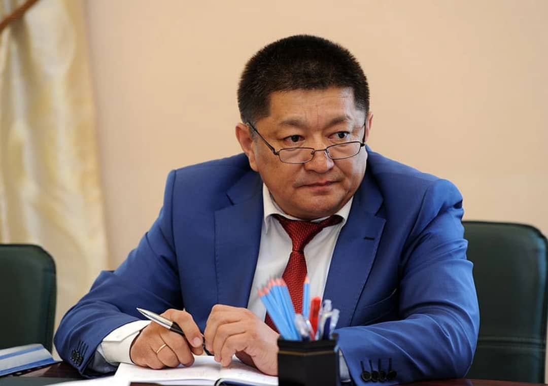 Мурдагы саламаттык сактоо министри Космобек Чолпонбаев азыр кайда?