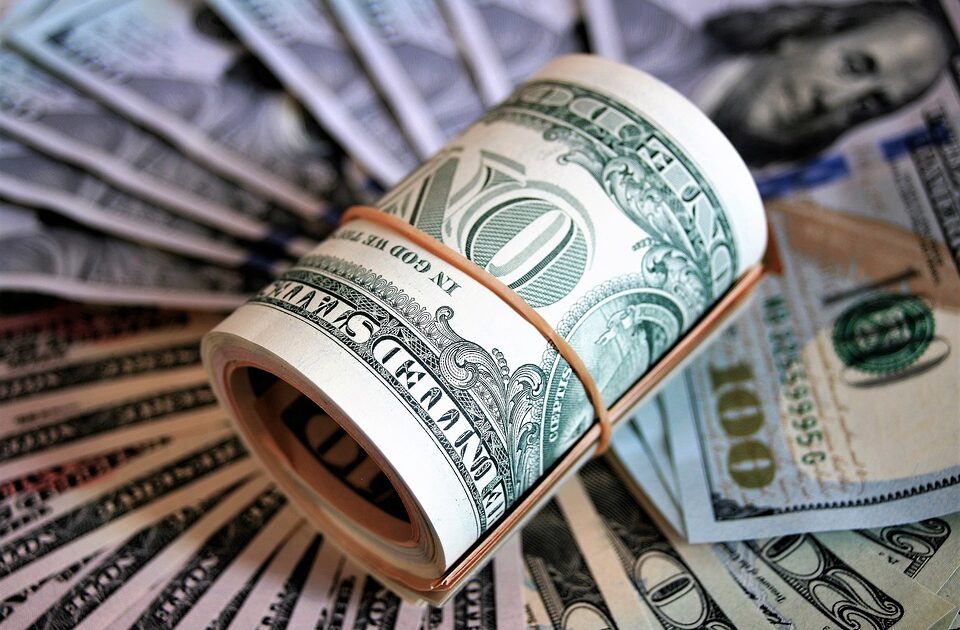 Улуттук банк сомдун кунун кармап калууга 33 млн доллар сатты