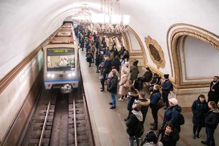 Москвада кыргызстандык жаран метродо кара терилүү кишиге кол салды