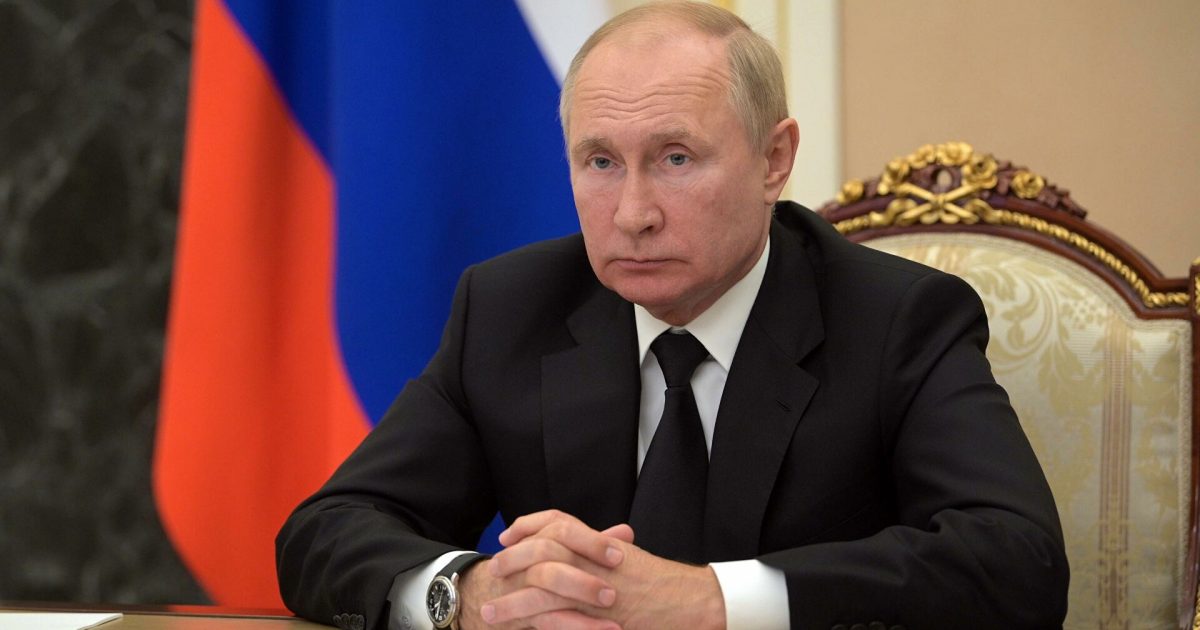 Путин 2024-жылы кайрадан президенттик шайлоого катышууга укугу бар экенин айтты