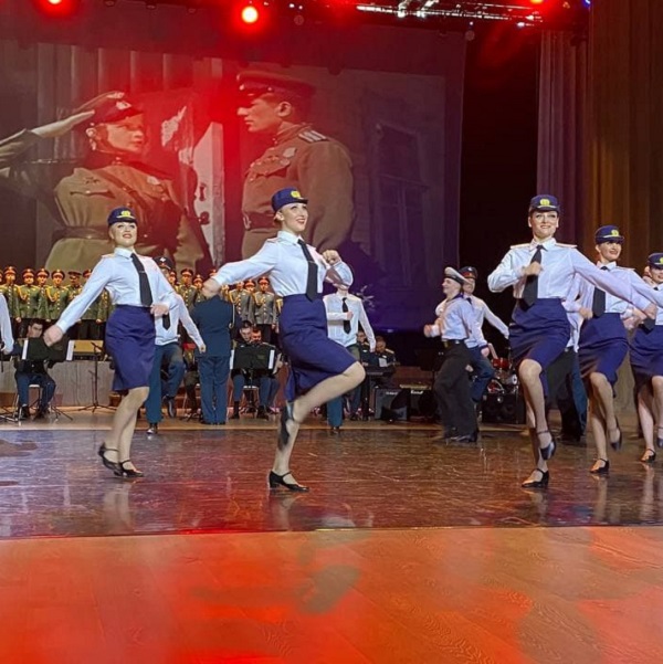 Москвадагы «Өлбөс полктун» чоң гала-концертинде кыргызстандыктар ырдайт