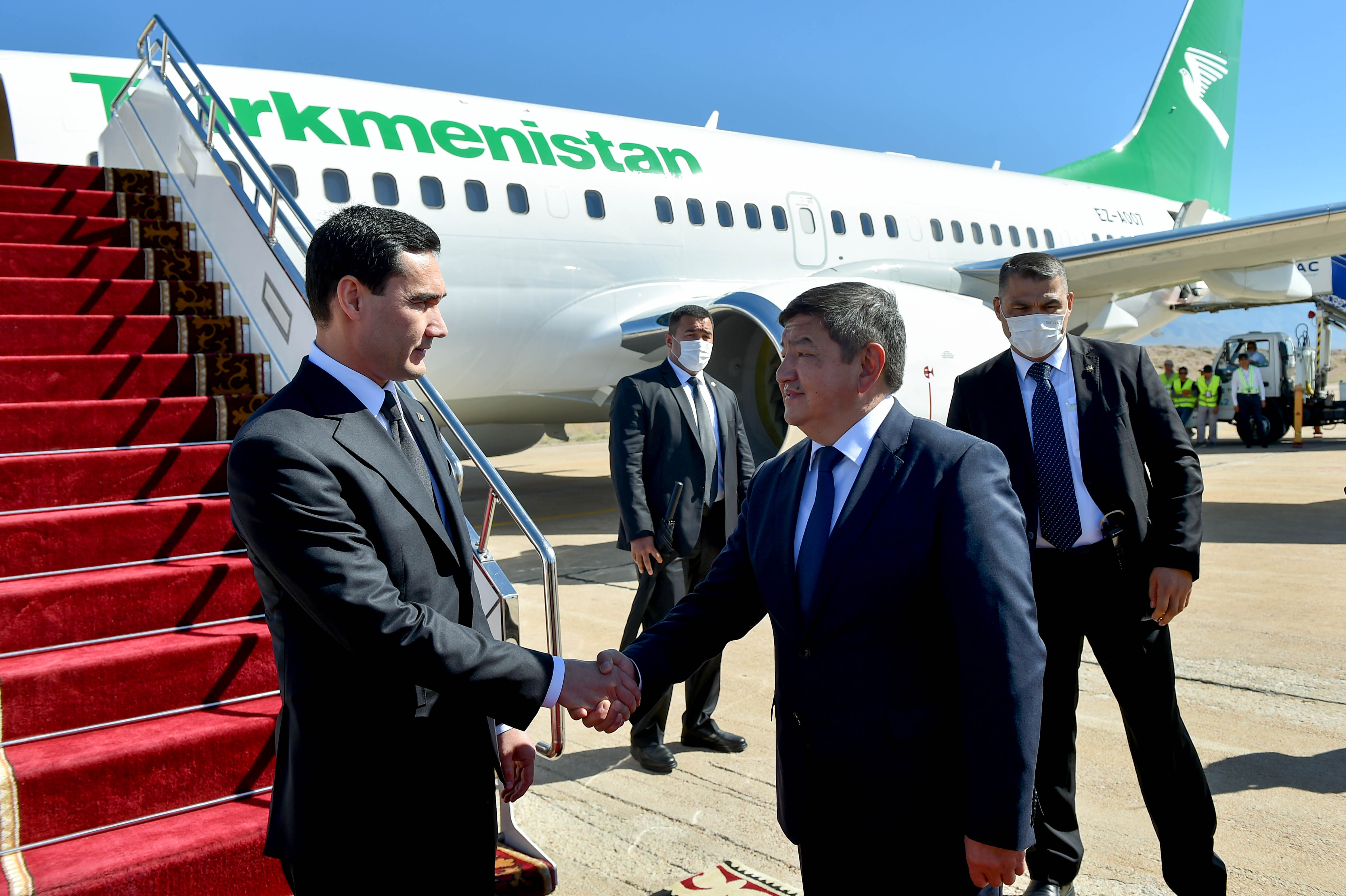 Туркменистан срочные новости. Сердар Бердымухамедов прибыл. Эмомали Рахмон Сердар Бердымухаммедов.