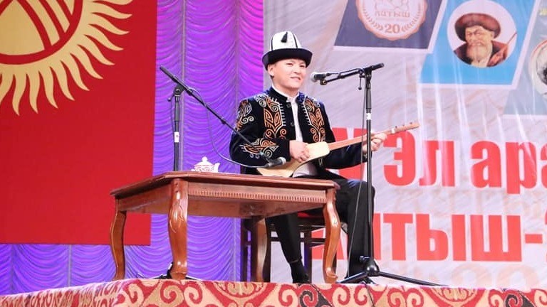 Байге 3 млн сом. Бишкекте кыргыз-казак акындарынын айтышы өтөт