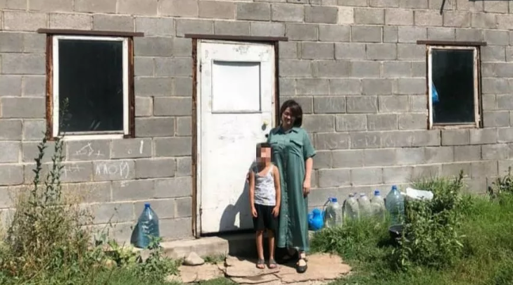 Бишкек: Мектепке такыр барбаган балага мэрия жардам берет
