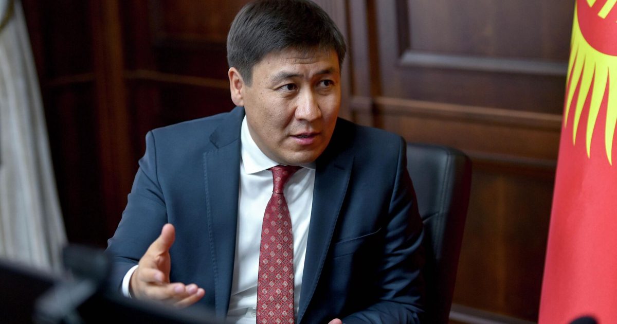 Бейшеналиев Бишкектеги убактылуу кармоочу жайга киргизилди