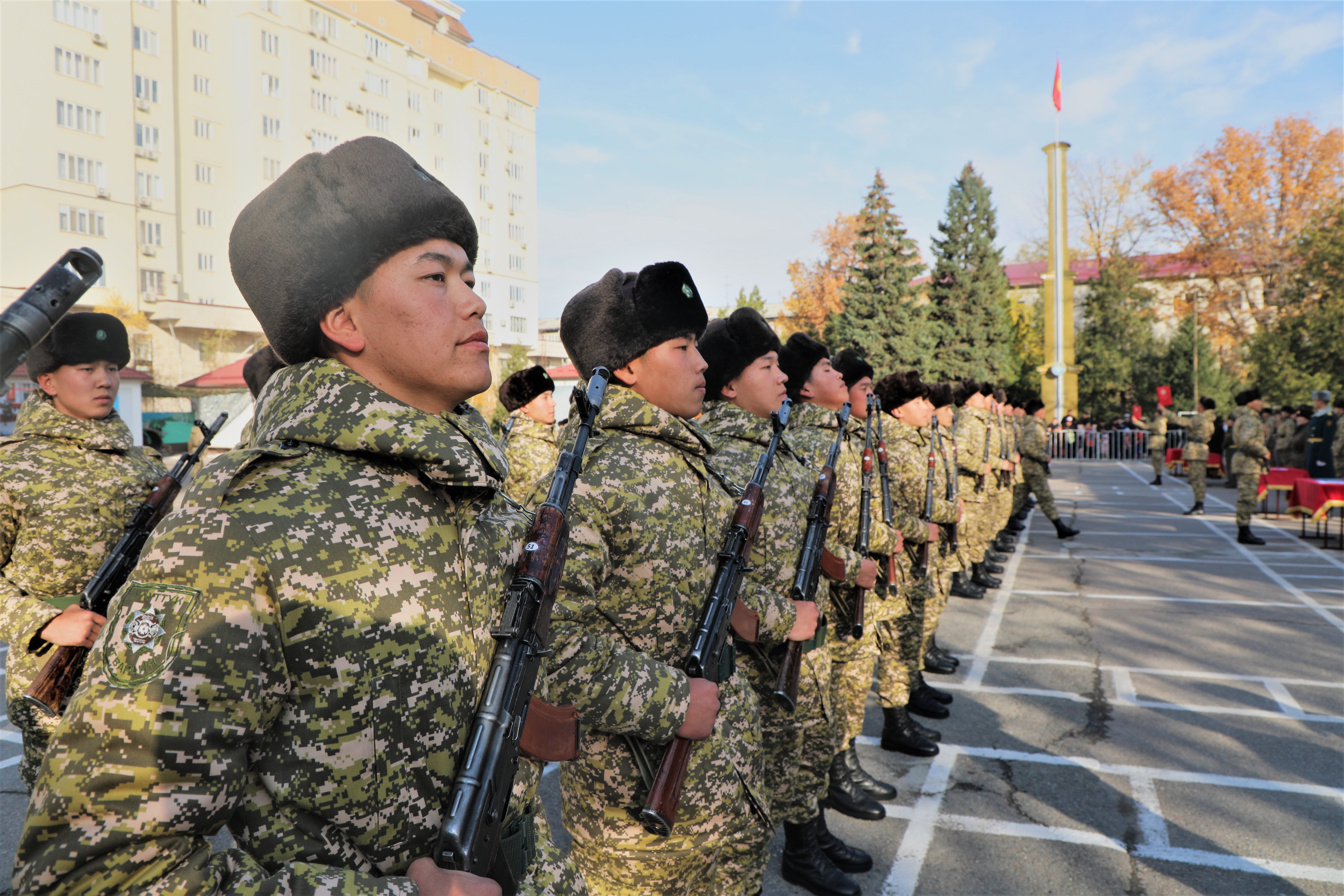 Солдаты принимали. Осенний призыв. Военнослужащие по призыву. Кыргызстан военные 2022. Воинская присяга.