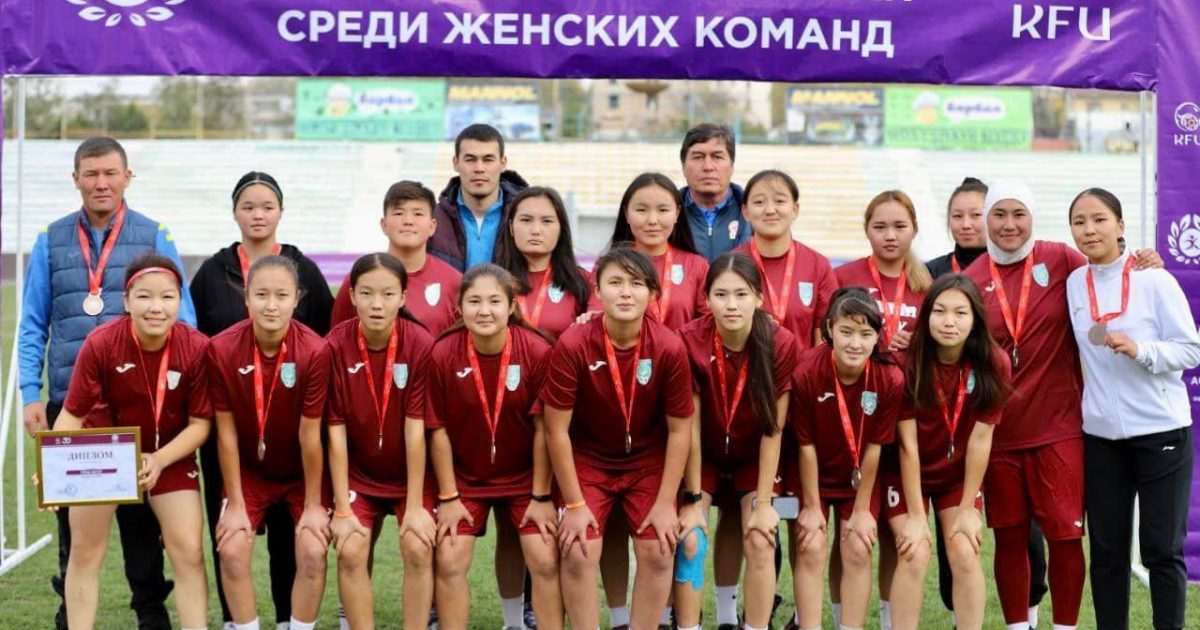 Футбол: Кыргызстандын чемпион кыздар командасы аныкталды