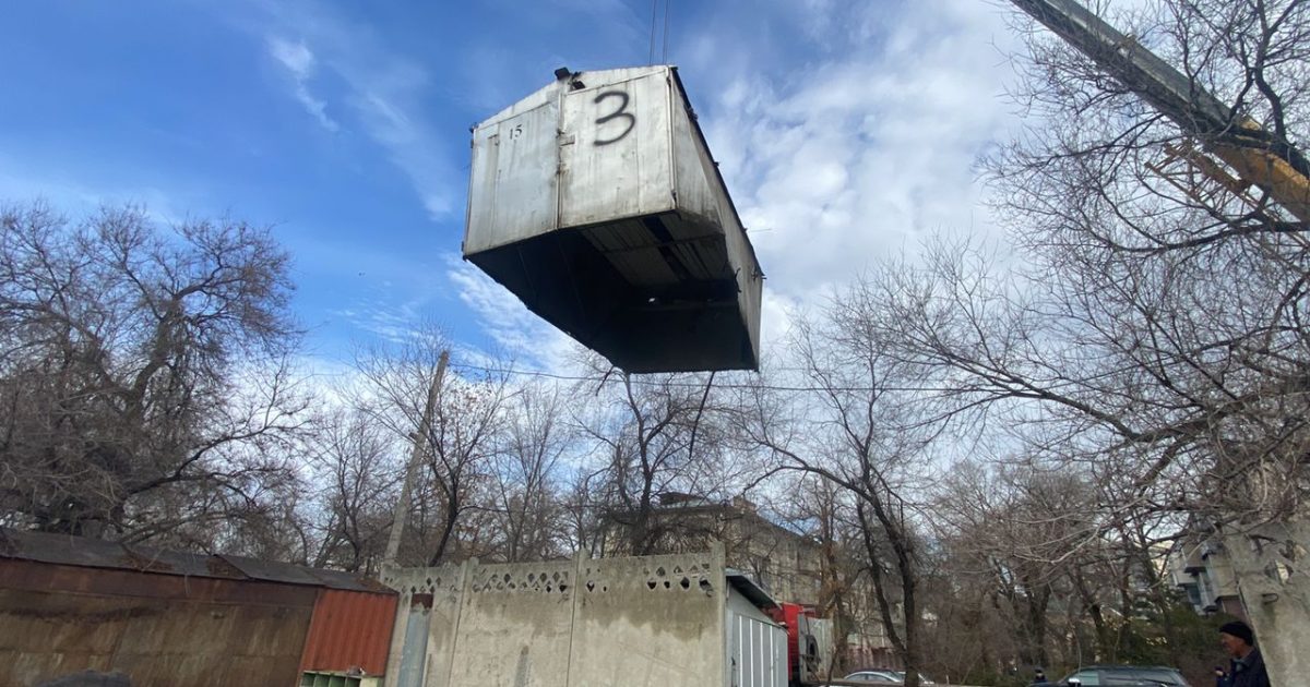 Жукеев-Пудовкин көчөсүндөгү гараждар алына башталды