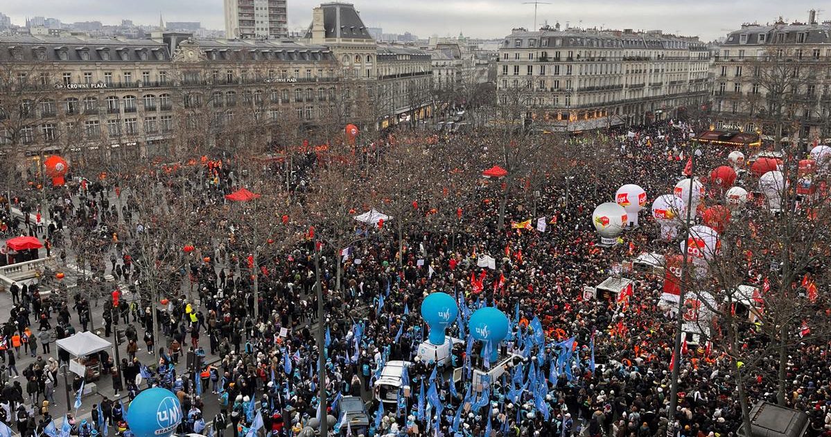 Францияда пенсия реформасына каршы жүз миңдеген киши чыкты