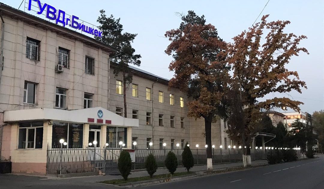 Бишкекте милиционер 33 кг баңгизат уурдоого шектелүүдө
