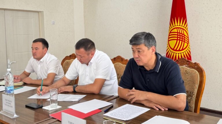 Министр Бакыт Төрөбаев Баткенде Лейлек районун өнүктүрүү боюнча жыйын өткөрдү