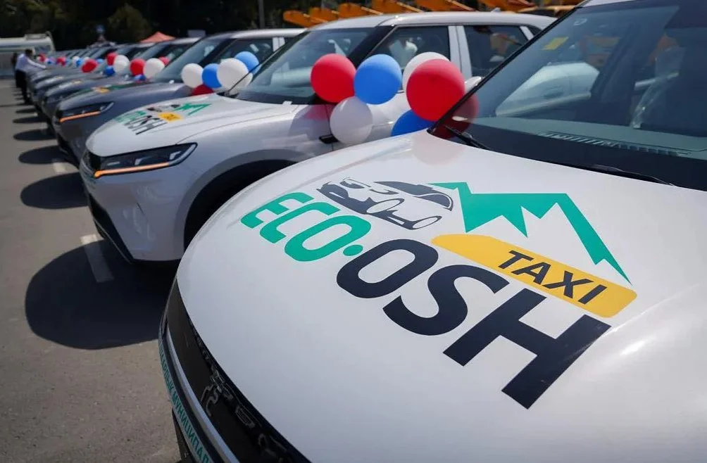 В Оше в тестовом режиме начал работу муниципальный такси-сервис