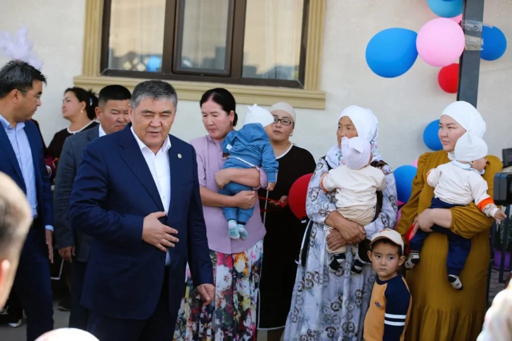 Камчыбек Ташиев подарил новую квартиру матери тройняшек