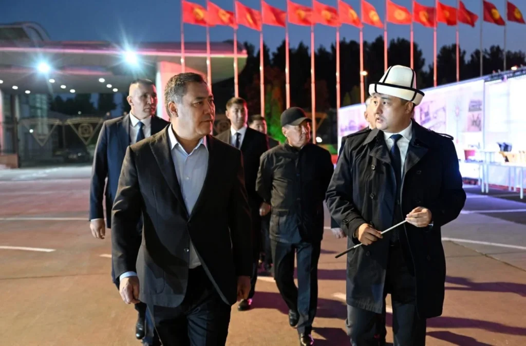 Садыр Жапаров в аэропорту Манас