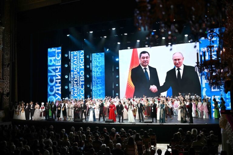 Россиянын маданият күндөрү: Бишкекте Михалковдун спектаклдери жана акысыз фильмдер көрсөтүлөт