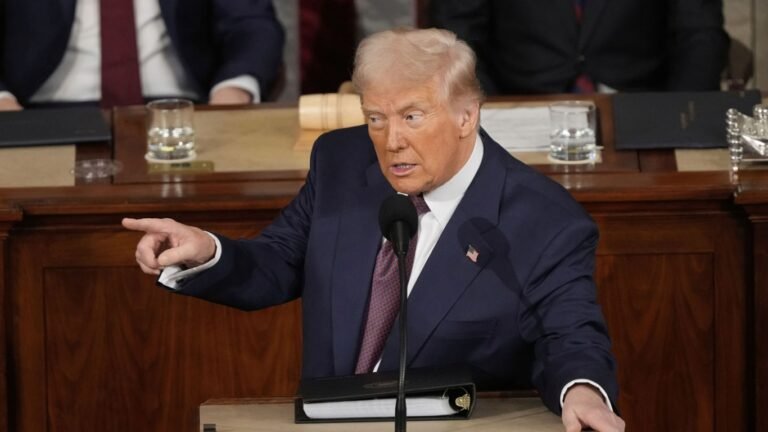 Трамп ноябрдан тарта АКШ Кытайга 100%дык бажы төлөмдөрүн киргизерин билдирди