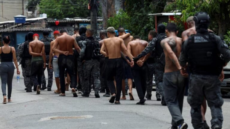 Рио-де-Жанейродо кылмыштуу топко каршы жасалган операцияда 64 адам өлдү