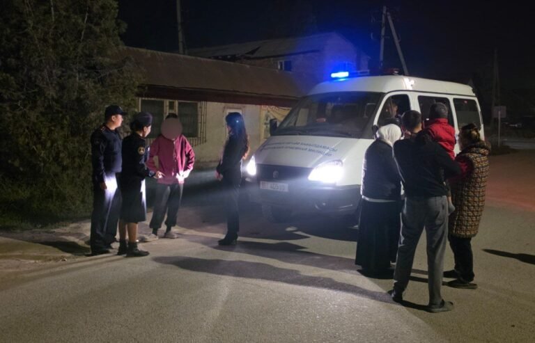 Свердлов районунда администрация жана милиция түндө көчөдө жүргөн өспүрүмдөрдү текшерди