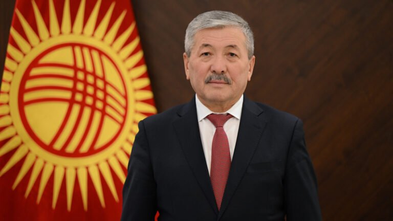 Адылбек Касымалиев куттуктады ички иштер органдарынын кызматкерлерин