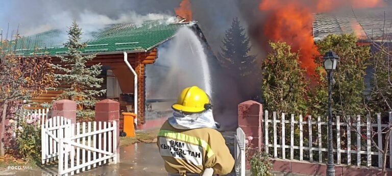 Ысык-Көлдө «Радуга» пансионатынын коттедждери күйүп жатат