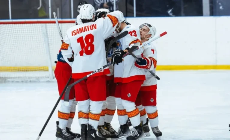 «Алга» жана «Учур»: Кыргызстандык хоккей клубдары Өзбекстан чемпионатына катышат