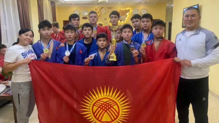 Юные самбисты из Бишкека добились успеха на турнире в Казахстане