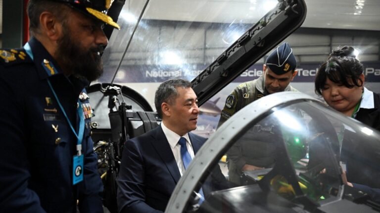 Садыр Жапаров Исламабадда Аэрокосмостук илим жана технологиялар улуттук паркы менен таанышты