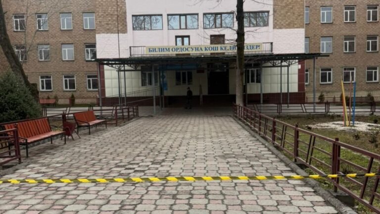 Бишкектеги эки мектепке бомба коюлганы тууралуу маалымат түшкөн