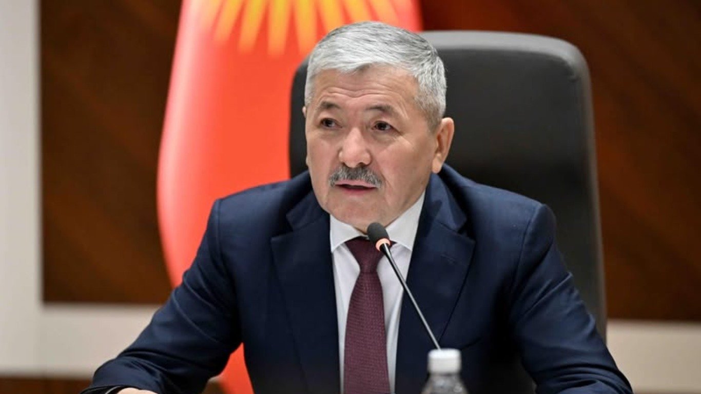 Мамлекеттик органдарда жаңы жылдык корпоративдерди өткөрүүгө жана белектерди берүүгө чектөө коюлду