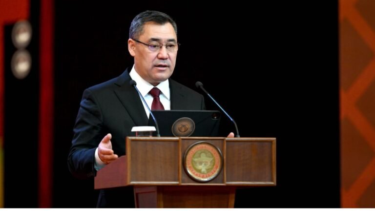 Президент эмдиги жылы апрелден тарта айлык акылар көбөйтүлөрүн айтты