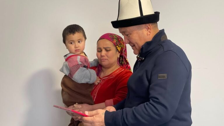 Оштун мэри 8 балалуу энеге үй белек кылды