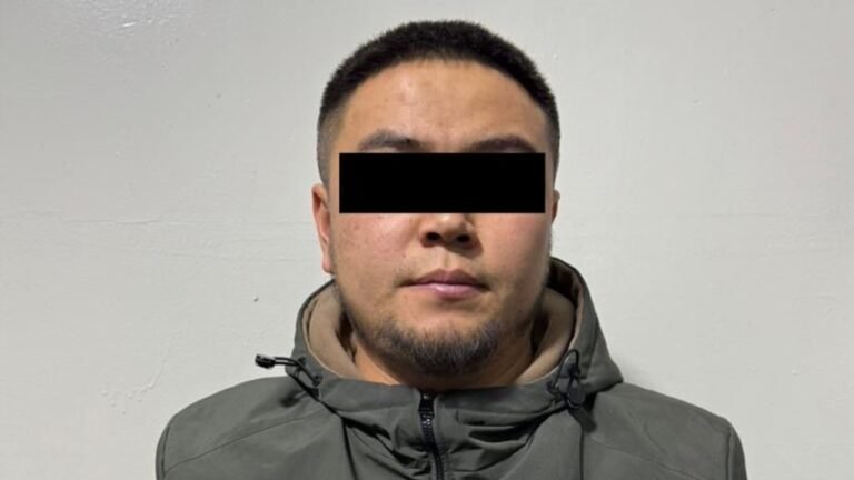 Камчыбек Ташиевдин жардамчысымын деп, ишкерлерди коркутуп жүргөн. Шектүү кармалды