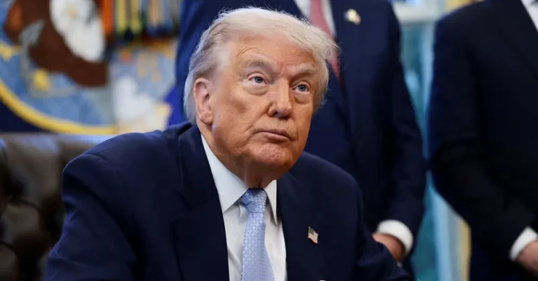 Трамп үчүнчү дүйнө өлкөлөрүнөн миграцияга туруктуу тыюу салганын жарыялады