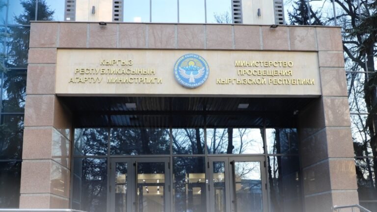 По факту избиения ученика учителем в школе начато разбирательство