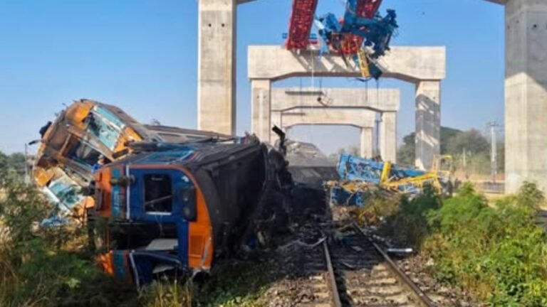 Таиландда поезд кырсыгынан 32 жүргүнчү каза тапты