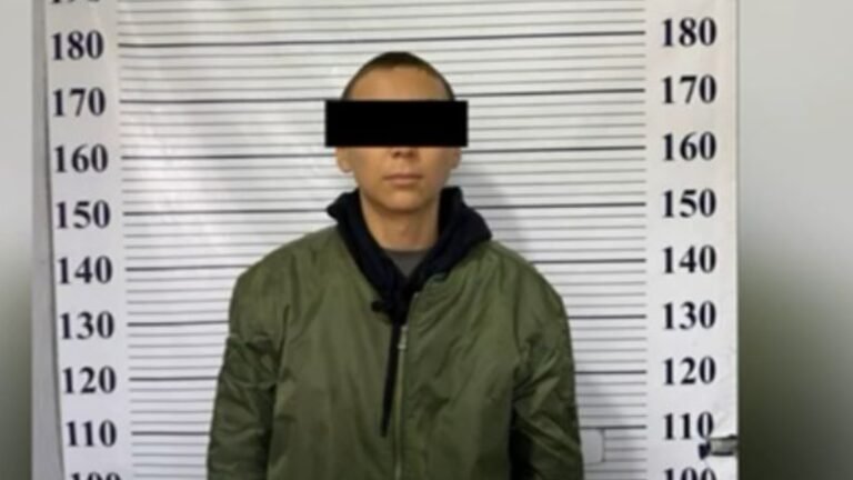 Казармандагы мектептерге террордук кол салуу болору тууралуу билдирүүлөрдү тараткан. УКМК мектеп окуучусун кармады