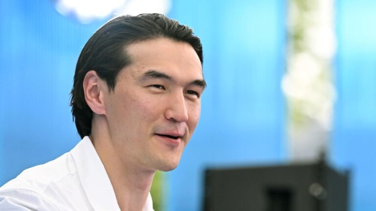 Белгилүү стендап-комик Нурлан Сабуровго Россияга кирүүгө 50 жылдык мөөнөткө тыюу салынды