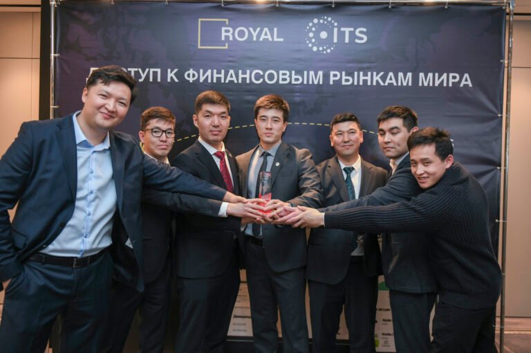 Кыргызстандыктар эми Apple жана Tesla акцияларын эртең мененки тамак учурунда эле сатып ала алышат. Бишкекте инвесторлор үчүн жаңы мүмкүнчүлүктөр сунушталды