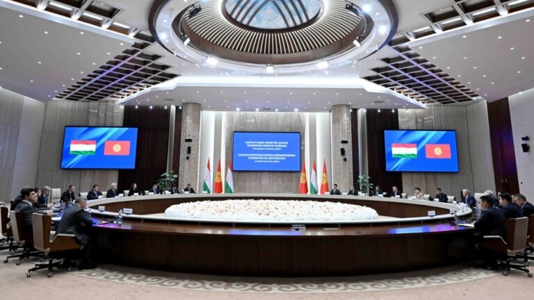 Бишкекте кыргыз-тажик Өкмөттөр аралык кеңешинин биринчи жыйыны өттү