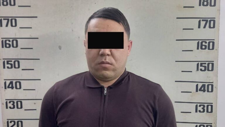 Ишкерлерден акча талап кылып жүргөн. Ошто жалган милиция кызматкери кармалды