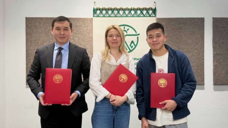 Блогерлер Sary Kyz менен Argen Sigma Кыргызстанды таанытышат