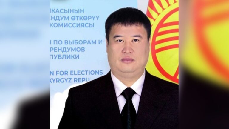 Мандатын тапшырган Сулаймановдун ордуна Азизбек Абдуллаев Жогорку Кеңешке депутат болуп келди