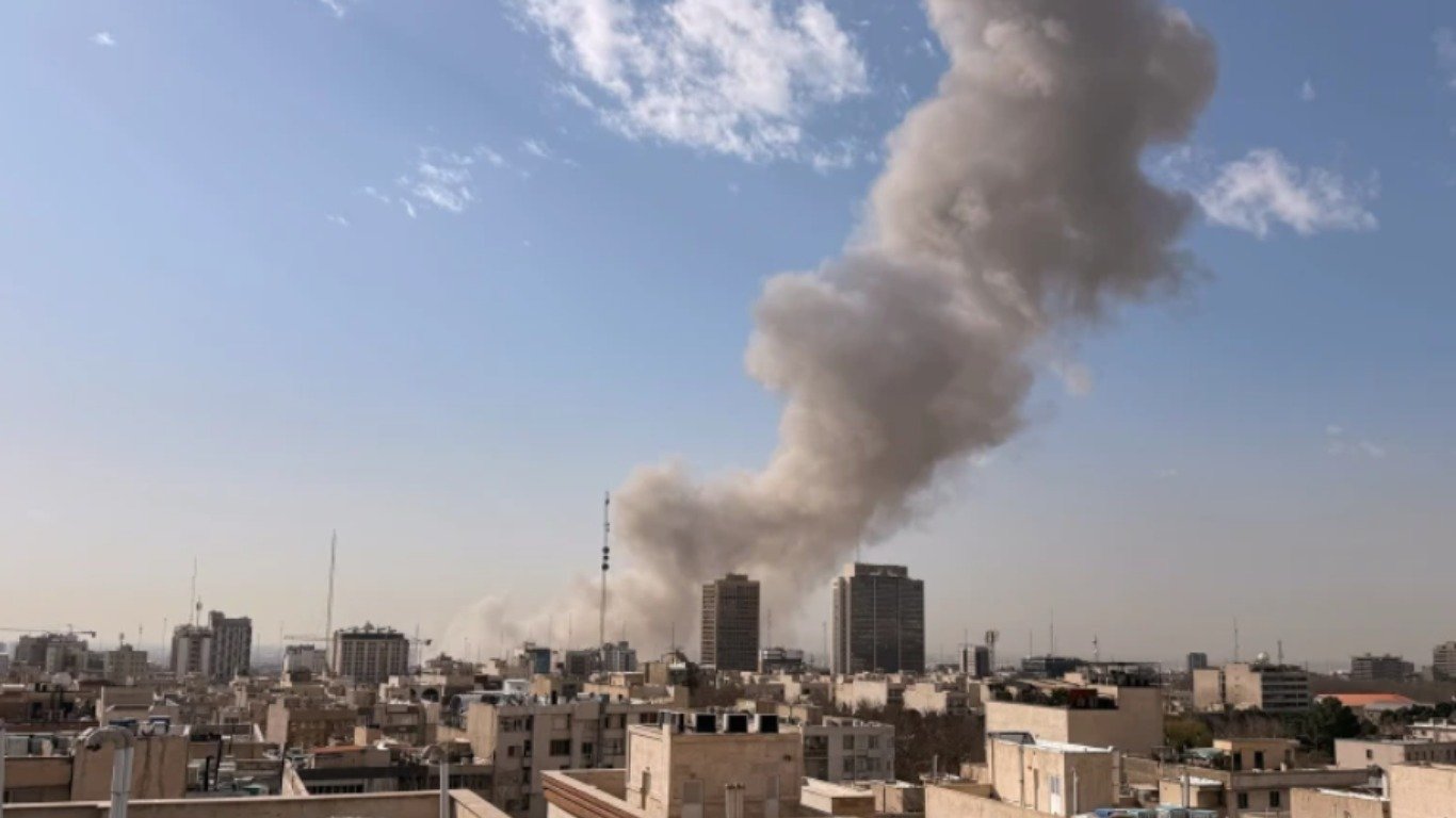 Иранда кыздар мектебине жасалган авиасоккудан 40тай киши каза болгону айтылууда