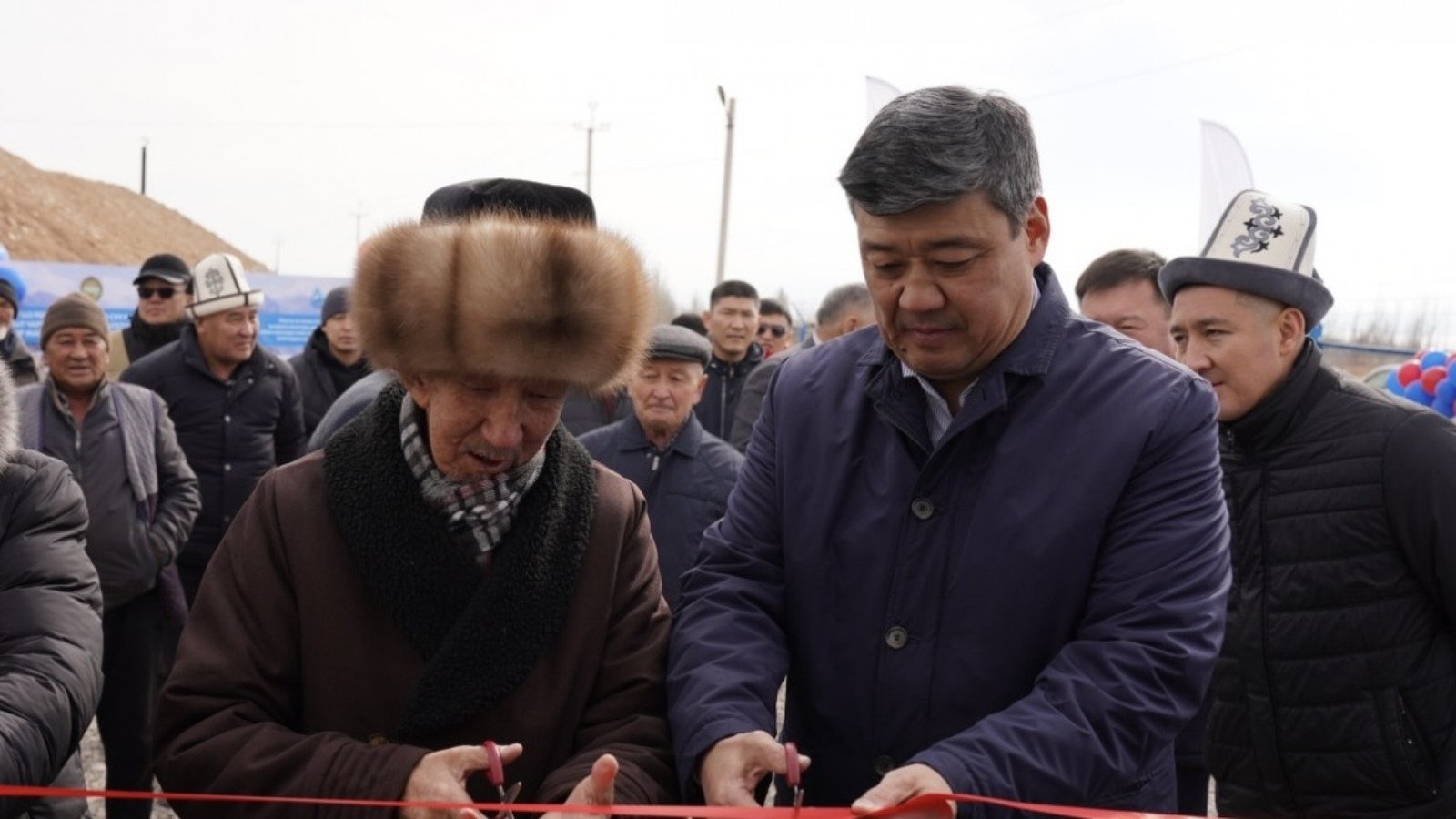 Бакыт Төрөбаев Ысык-Көл облусундагы инфратүзүмдүк объекттердин абалы менен таанышты