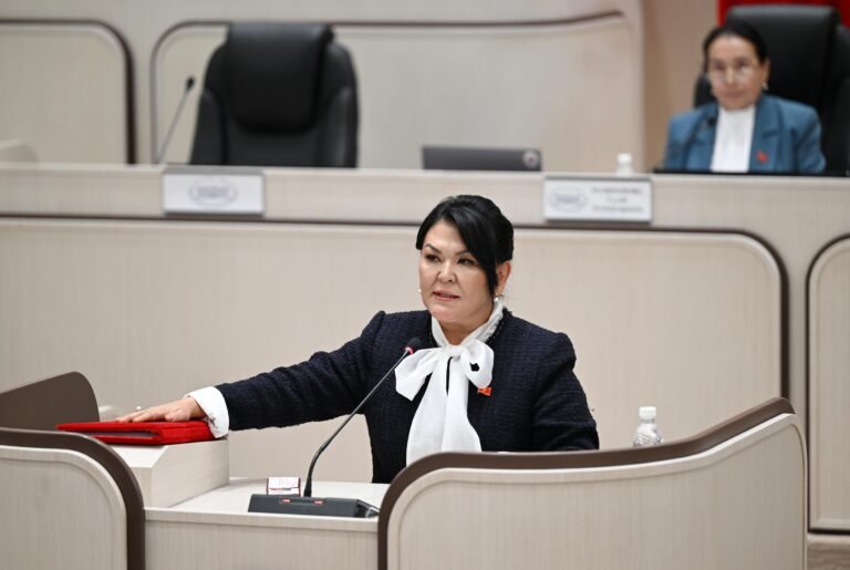 БШК Гүлсүнкан Жунушалиеваны жеке арызынын негизинде депутаттык мандатынан ажыратты