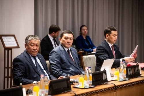 КР Коопсуздук кеңешинин катчысы жана Венгриянын премьеринин кеңешчиси глобалдык коопсуздук маселелери боюнча позицияларын такташты